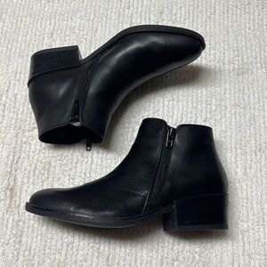 ITALIAN SHOEMAKER   BLACK LEATHER ANCKLE BOOTS SIZE 7 1/2